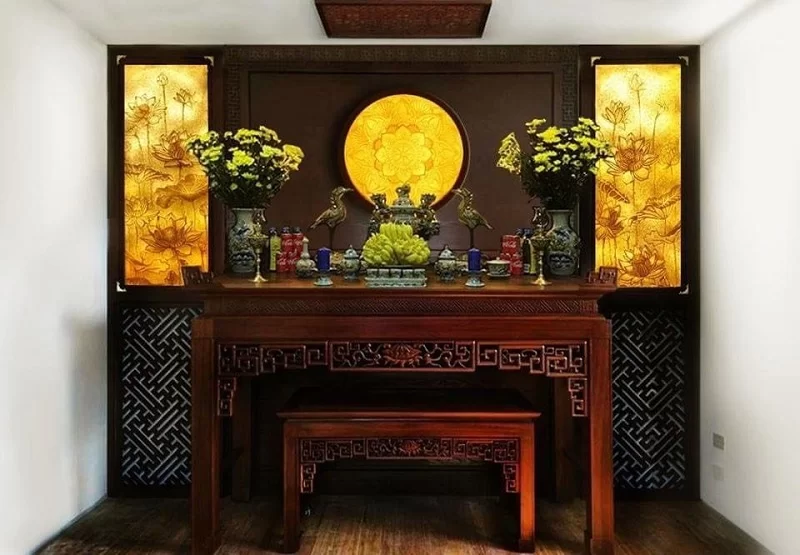 Hình ảnh ban thờ gia tiên đơn giản thể hiện sự trang nghiêm và lòng thành kính